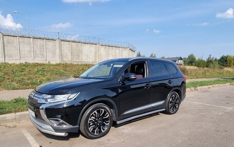 Mitsubishi Outlander III рестайлинг 3, 2017 год, 2 300 000 рублей, 6 фотография