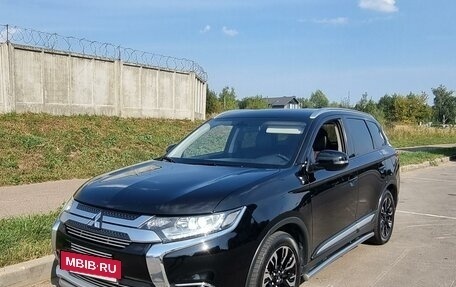 Mitsubishi Outlander III рестайлинг 3, 2017 год, 2 300 000 рублей, 7 фотография