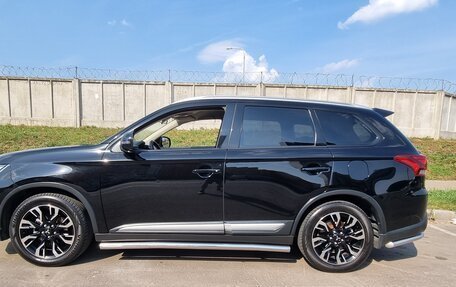 Mitsubishi Outlander III рестайлинг 3, 2017 год, 2 300 000 рублей, 13 фотография