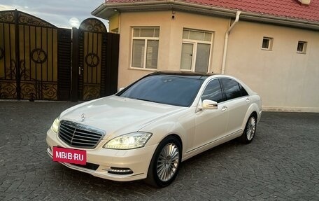 Mercedes-Benz S-Класс, 2010 год, 2 050 000 рублей, 2 фотография