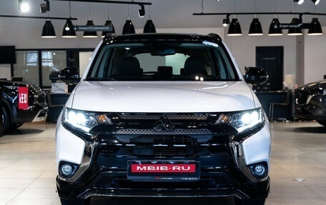 Mitsubishi Outlander III рестайлинг 3, 2022 год, 4 590 000 рублей, 3 фотография