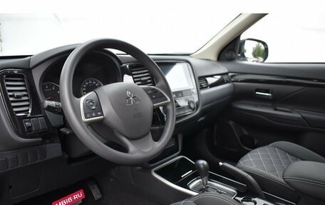 Mitsubishi Outlander III рестайлинг 3, 2022 год, 3 750 000 рублей, 15 фотография