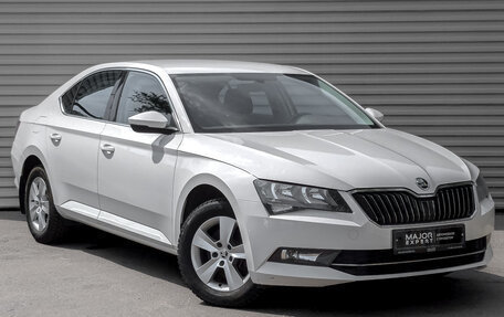 Skoda Superb III рестайлинг, 2017 год, 2 295 000 рублей, 3 фотография