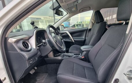 Toyota RAV4, 2018 год, 2 930 000 рублей, 11 фотография