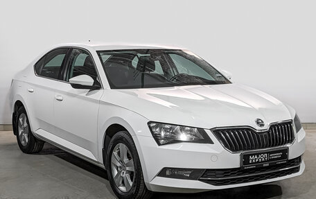 Skoda Superb III рестайлинг, 2017 год, 2 350 000 рублей, 3 фотография