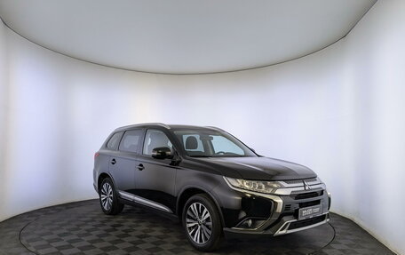 Mitsubishi Outlander III рестайлинг 3, 2019 год, 2 375 000 рублей, 3 фотография