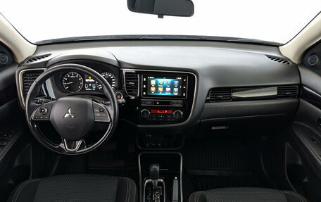 Mitsubishi Outlander III рестайлинг 3, 2019 год, 2 375 000 рублей, 23 фотография