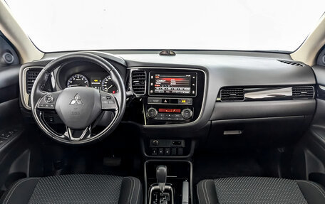 Mitsubishi Outlander III рестайлинг 3, 2019 год, 2 350 000 рублей, 14 фотография