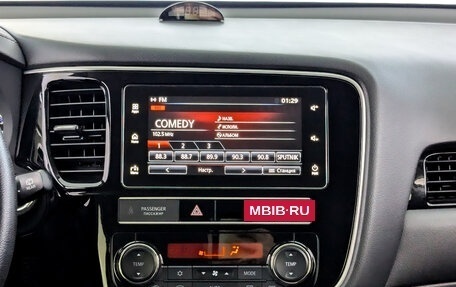 Mitsubishi Outlander III рестайлинг 3, 2019 год, 2 350 000 рублей, 15 фотография