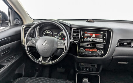 Mitsubishi Outlander III рестайлинг 3, 2019 год, 2 350 000 рублей, 26 фотография