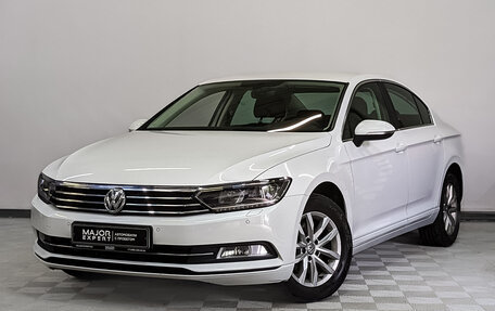 Volkswagen Passat B8 рестайлинг, 2019 год, 2 425 000 рублей, 1 фотография