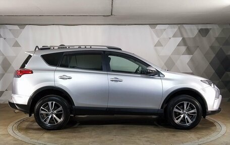 Toyota RAV4, 2017 год, 2 499 000 рублей, 6 фотография