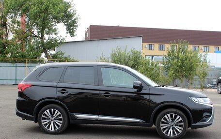 Mitsubishi Outlander III рестайлинг 3, 2019 год, 2 450 000 рублей, 2 фотография