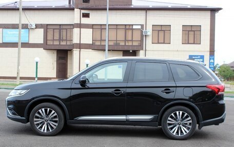 Mitsubishi Outlander III рестайлинг 3, 2019 год, 2 450 000 рублей, 3 фотография