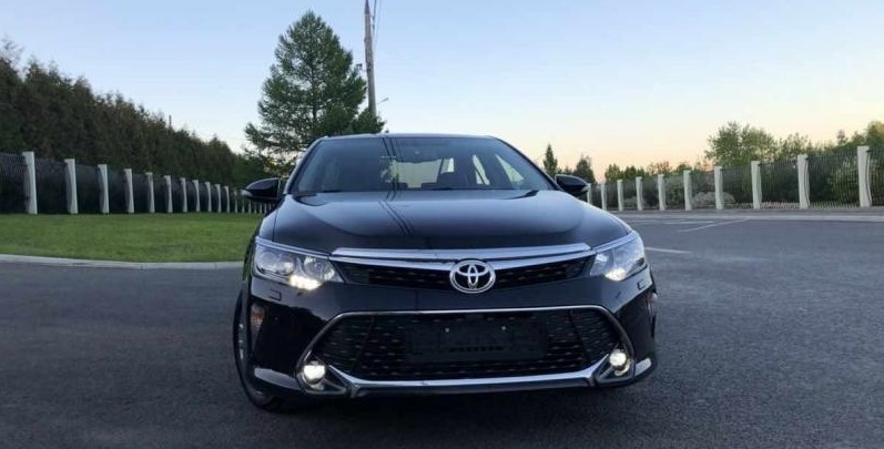 Toyota Camry XV50 рестайлинг, 2017 год, 600 000 рублей, 3 фотография