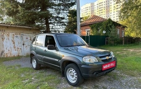 Chevrolet Niva I рестайлинг, 2010 год, 500 000 рублей, 3 фотография