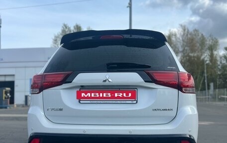 Mitsubishi Outlander III рестайлинг 3, 2022 год, 3 500 000 рублей, 7 фотография