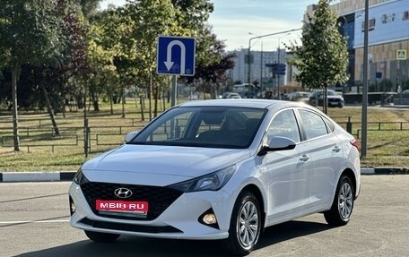 Hyundai Solaris II рестайлинг, 2021 год, 1 750 000 рублей, 1 фотография