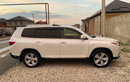 Toyota Highlander III, 2011 год, 2 350 000 рублей, 3 фотография