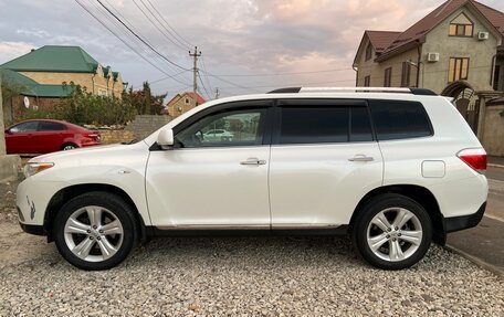 Toyota Highlander III, 2011 год, 2 350 000 рублей, 2 фотография