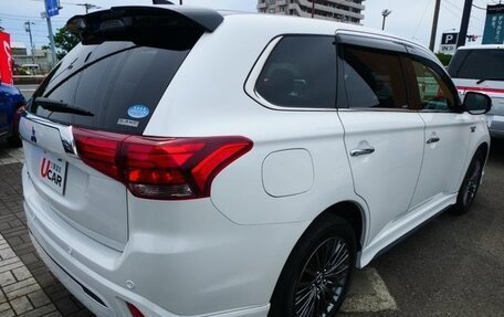 Mitsubishi Outlander III рестайлинг 3, 2020 год, 2 350 000 рублей, 4 фотография