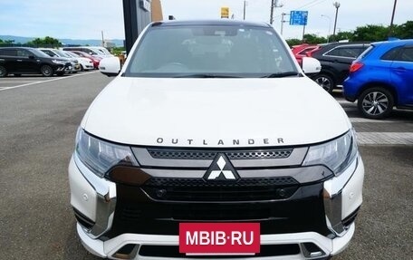 Mitsubishi Outlander III рестайлинг 3, 2020 год, 2 350 000 рублей, 2 фотография