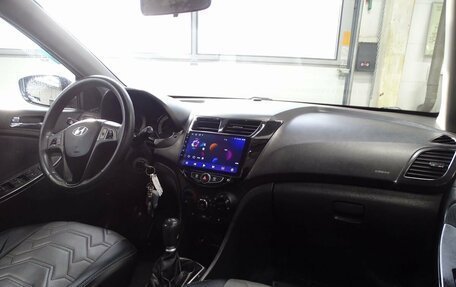 Hyundai Solaris II рестайлинг, 2011 год, 530 000 рублей, 2 фотография