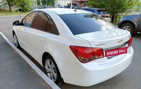 Chevrolet Cruze II, 2011 год, 910 000 рублей, 3 фотография