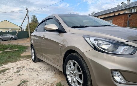 Hyundai Solaris II рестайлинг, 2011 год, 740 000 рублей, 3 фотография