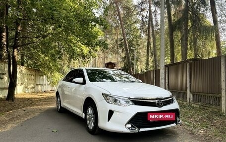 Toyota Camry, 2017 год, 1 990 000 рублей, 4 фотография