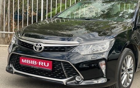 Toyota Camry, 2017 год, 2 600 000 рублей, 2 фотография