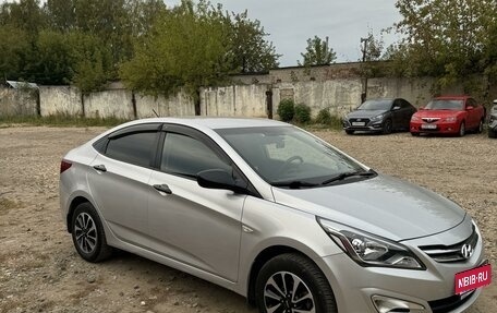 Hyundai Solaris II рестайлинг, 2015 год, 910 000 рублей, 1 фотография