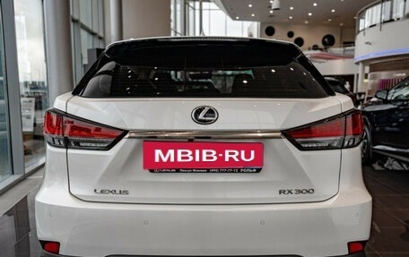 Lexus RX IV рестайлинг, 2022 год, 8 390 000 рублей, 5 фотография