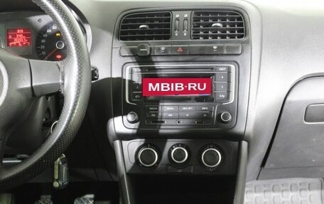 Volkswagen Polo VI (EU Market), 2011 год, 640 000 рублей, 11 фотография