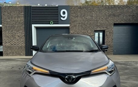 Toyota C-HR I рестайлинг, 2019 год, 2 200 000 рублей, 2 фотография