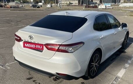 Toyota Camry, 2021 год, 3 490 000 рублей, 6 фотография