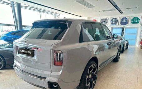 Rolls-Royce Cullinan, 2024 год, 104 000 000 рублей, 3 фотография