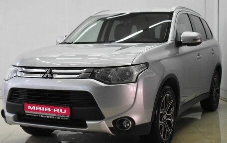 Mitsubishi Outlander III рестайлинг 3, 2014 год, 1 700 000 рублей, 1 фотография