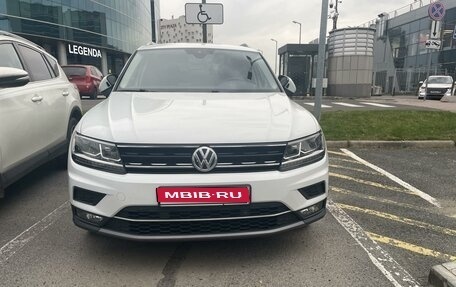 Volkswagen Tiguan II, 2018 год, 2 400 000 рублей, 1 фотография