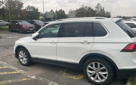 Volkswagen Tiguan II, 2018 год, 2 400 000 рублей, 2 фотография