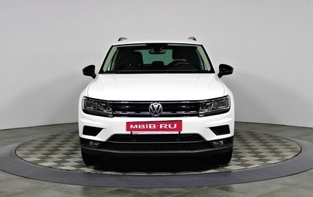 Volkswagen Tiguan II, 2019 год, 2 497 000 рублей, 2 фотография