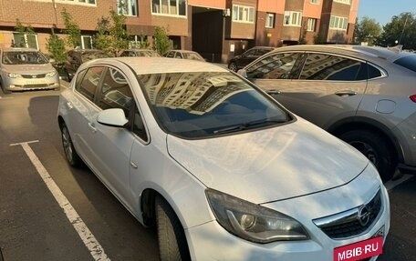 Opel Astra J, 2011 год, 660 000 рублей, 2 фотография