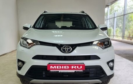 Toyota RAV4, 2018 год, 2 430 000 рублей, 2 фотография