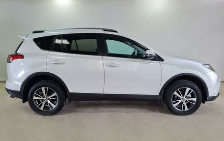 Toyota RAV4, 2018 год, 2 430 000 рублей, 4 фотография