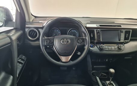 Toyota RAV4, 2018 год, 2 430 000 рублей, 16 фотография