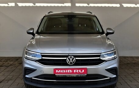 Volkswagen Tiguan II, 2021 год, 2 830 000 рублей, 2 фотография