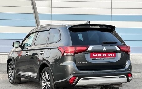 Mitsubishi Outlander III рестайлинг 3, 2020 год, 3 199 000 рублей, 7 фотография