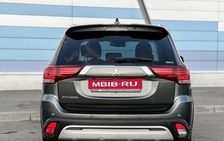 Mitsubishi Outlander III рестайлинг 3, 2020 год, 3 199 000 рублей, 6 фотография