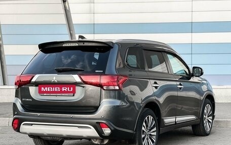 Mitsubishi Outlander III рестайлинг 3, 2020 год, 3 199 000 рублей, 5 фотография