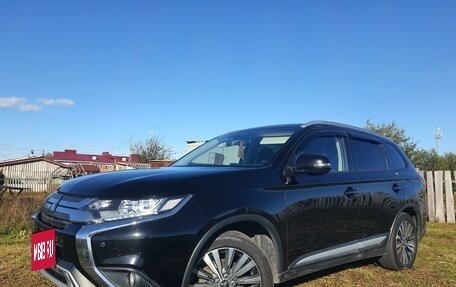 Mitsubishi Outlander III рестайлинг 3, 2019 год, 2 450 000 рублей, 6 фотография